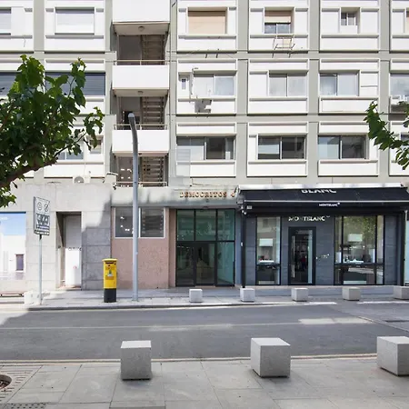 Urban 33 With Veranda - 2 Bdr Никосия