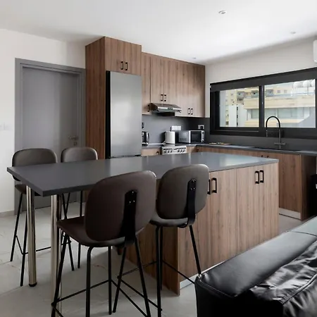 Апартаменты Urban 33 With Balcony - 2 Bdr