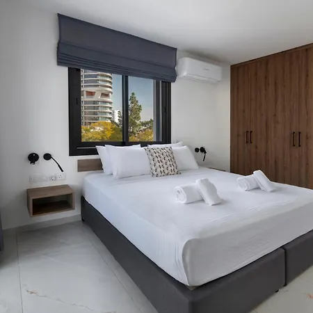 Urban 33 With Veranda - 2 Bdr * Никосия