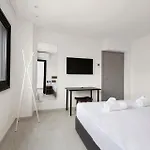 Urban 33 With Balcony - 2 Bdr Διαμέρισμα